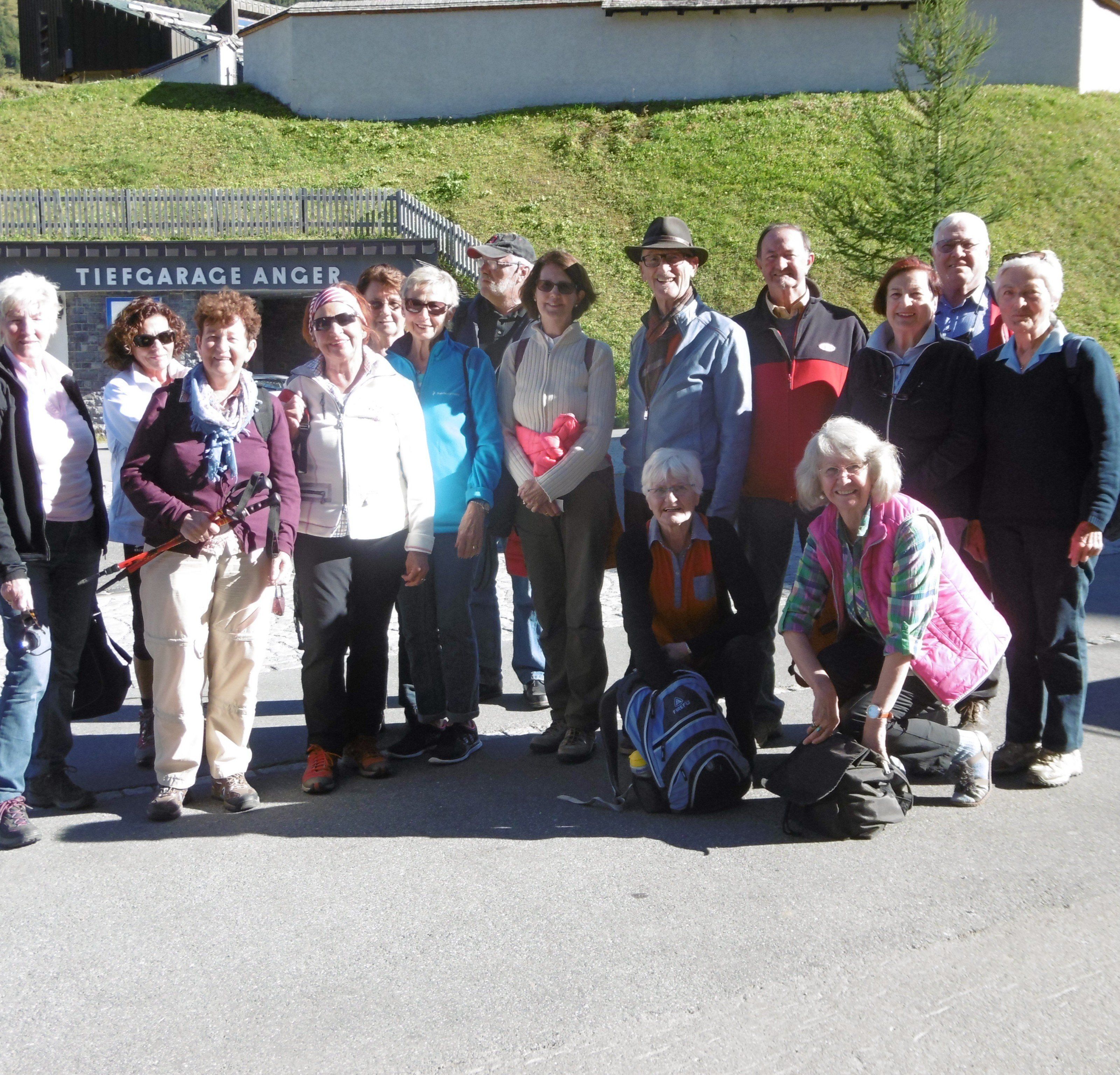 Der diesjährige Ausflug der Lochauer Jahrgänger 1942/43 führte nach Lech/Oberlech. Der diesjährige Ausflug der Lochauer Jahrgänger 1942/43 führte nach Lech/Oberlech.