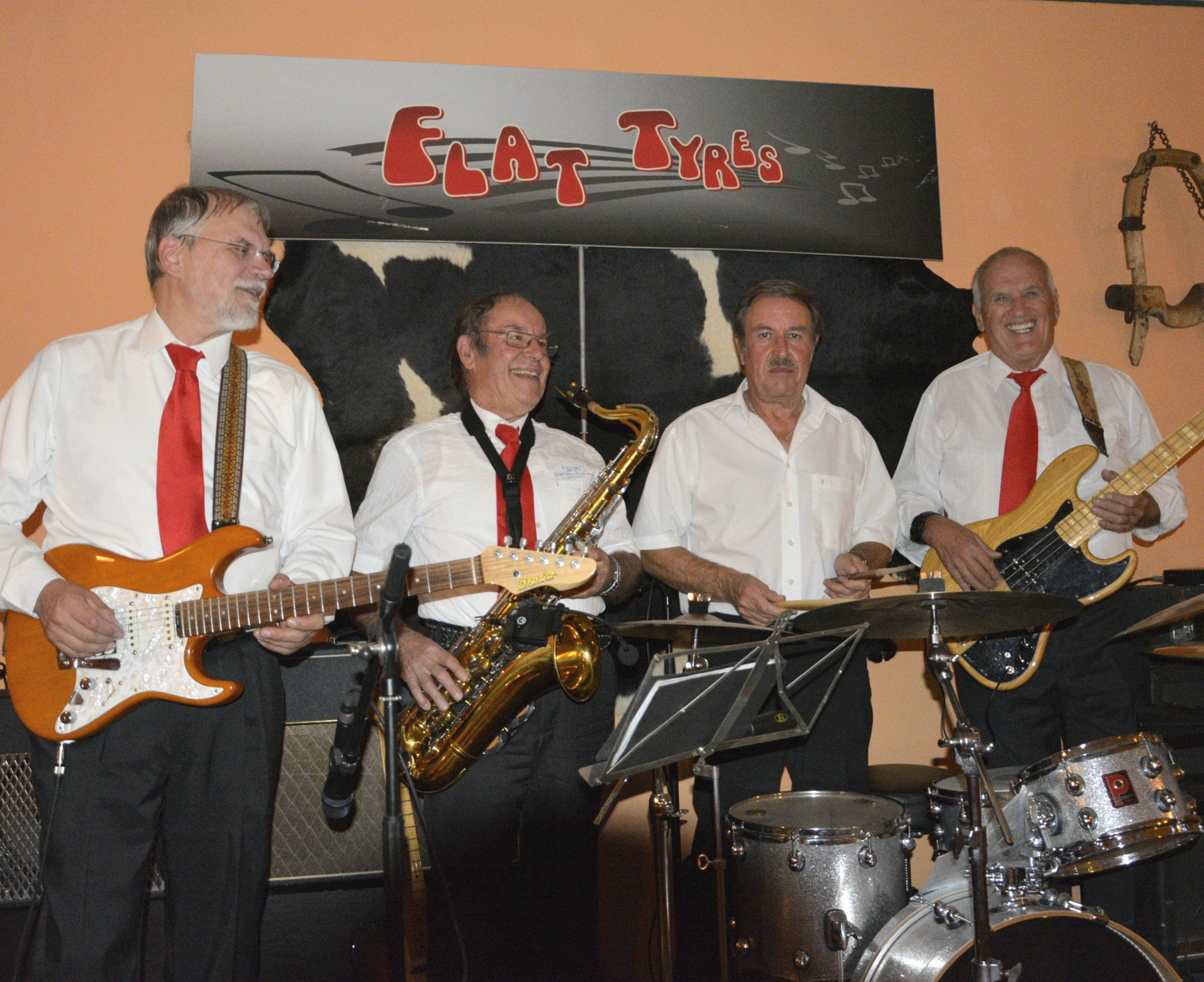 „Flat Tyres“ beim Benefizkonzert zum Zehnjährigen im „Flat Tyres“ beim Benefizkonzert zum Zehnjährigen im