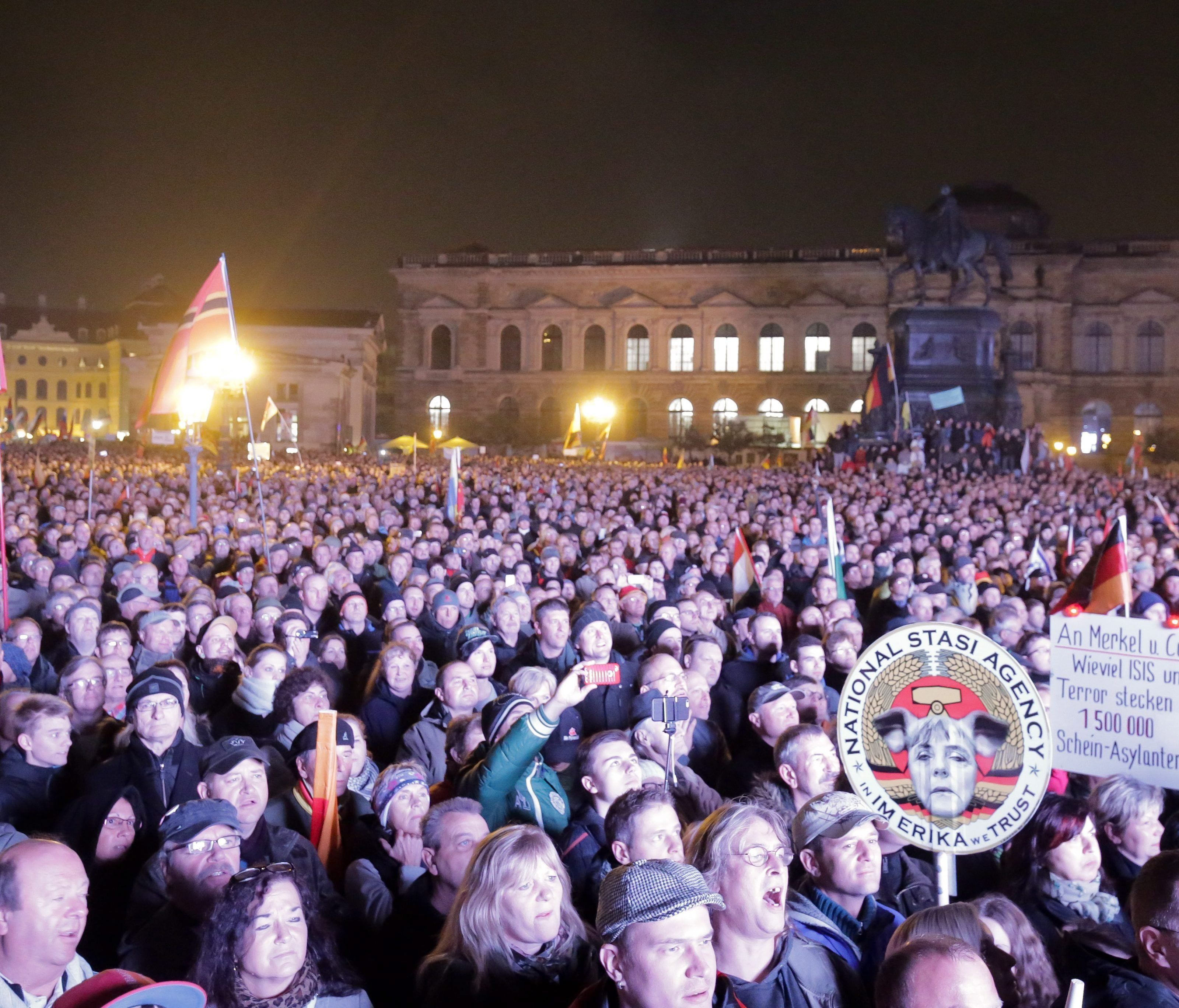Nach Pegida-Demo: Staatsanwaltschaft prüft Anzeige wegen KZ-Äußerung. Nach Pegida-Demo: Staatsanwaltschaft prüft Anzeige wegen KZ-Äußerung.