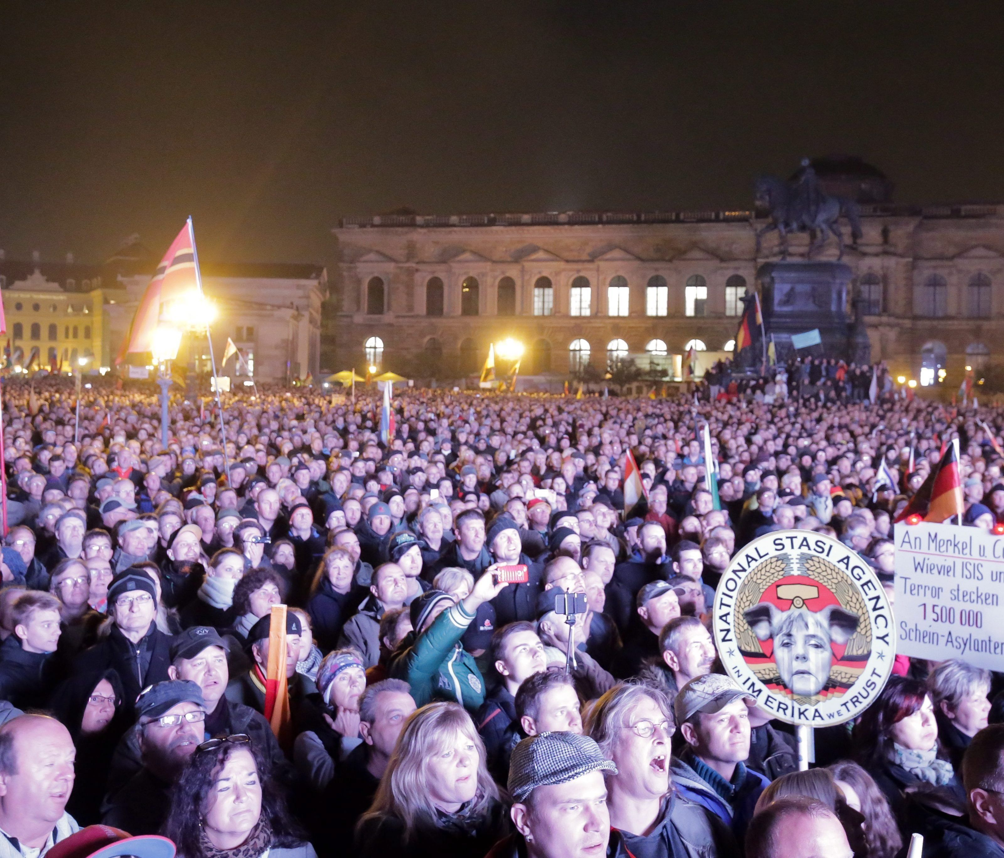 Nach Pegida-Demo: Staatsanwaltschaft prüft Anzeige wegen KZ-Äußerung.