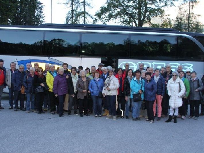 Gutgelaunte und sichtlich zufriedene Teilnehmer an der Ausflugsfahrt Gutgelaunte und sichtlich zufriedene Teilnehmer an der Ausflugsfahrt