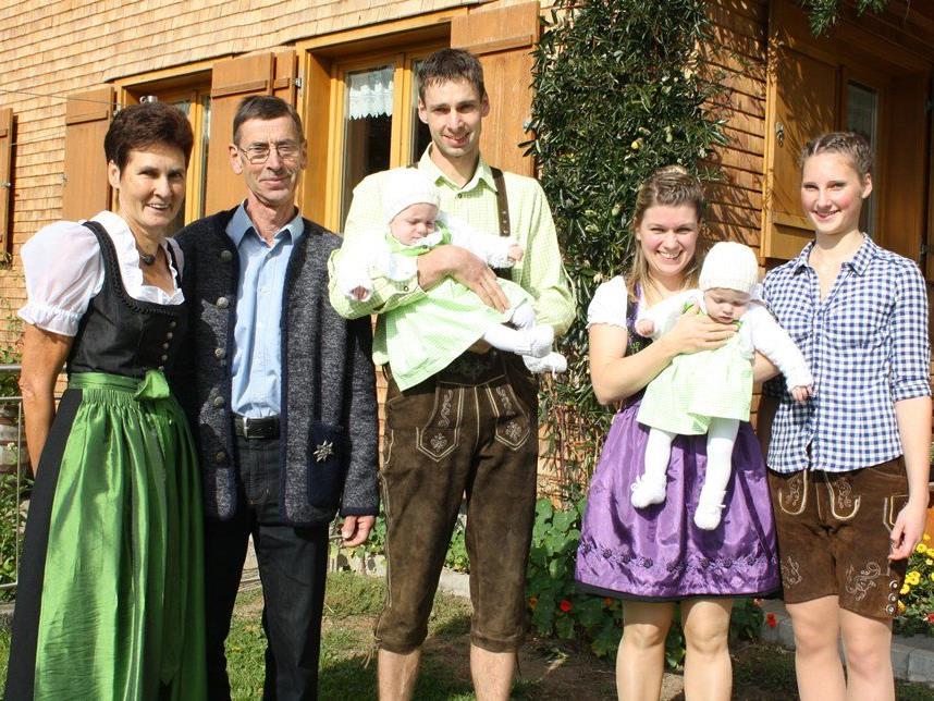 Gastgeberfamilie Nußbaumer: Manfred und Lotte , Gerd und Christine mit ihren Zwillingen sowie Lisa.