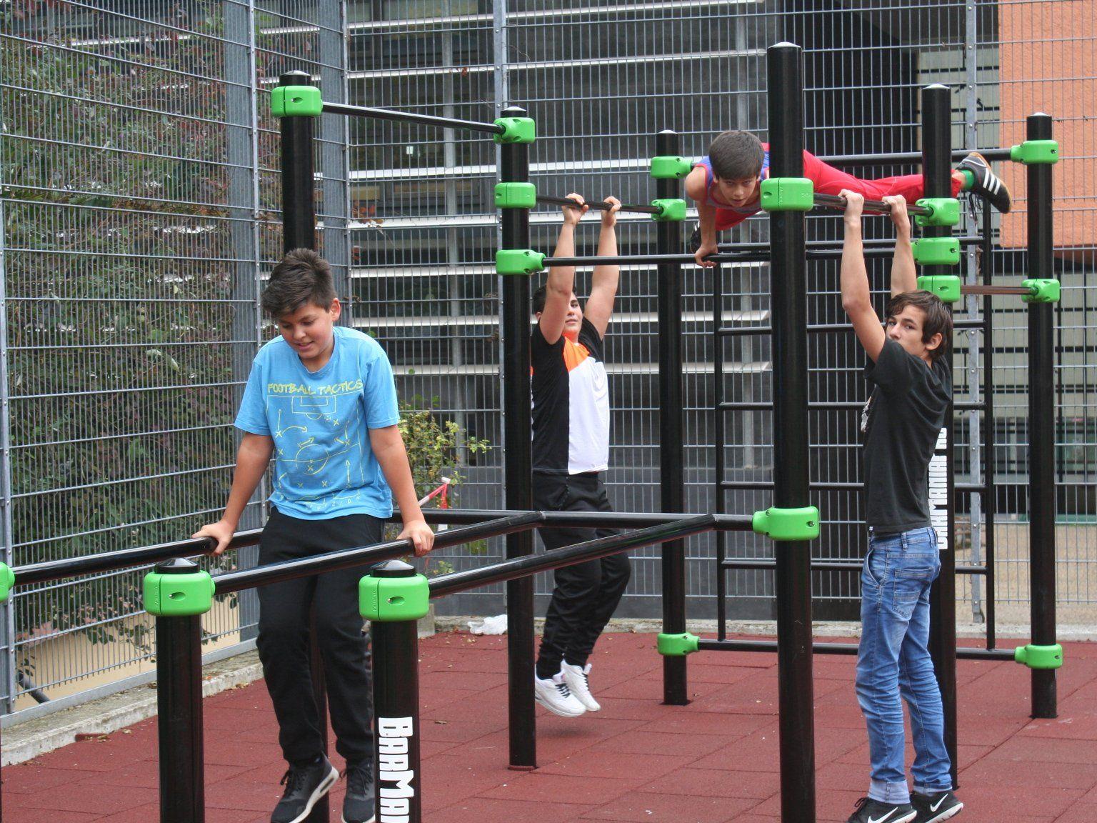 Workout-Platz wird schon von vielen Jugendlichen genützt