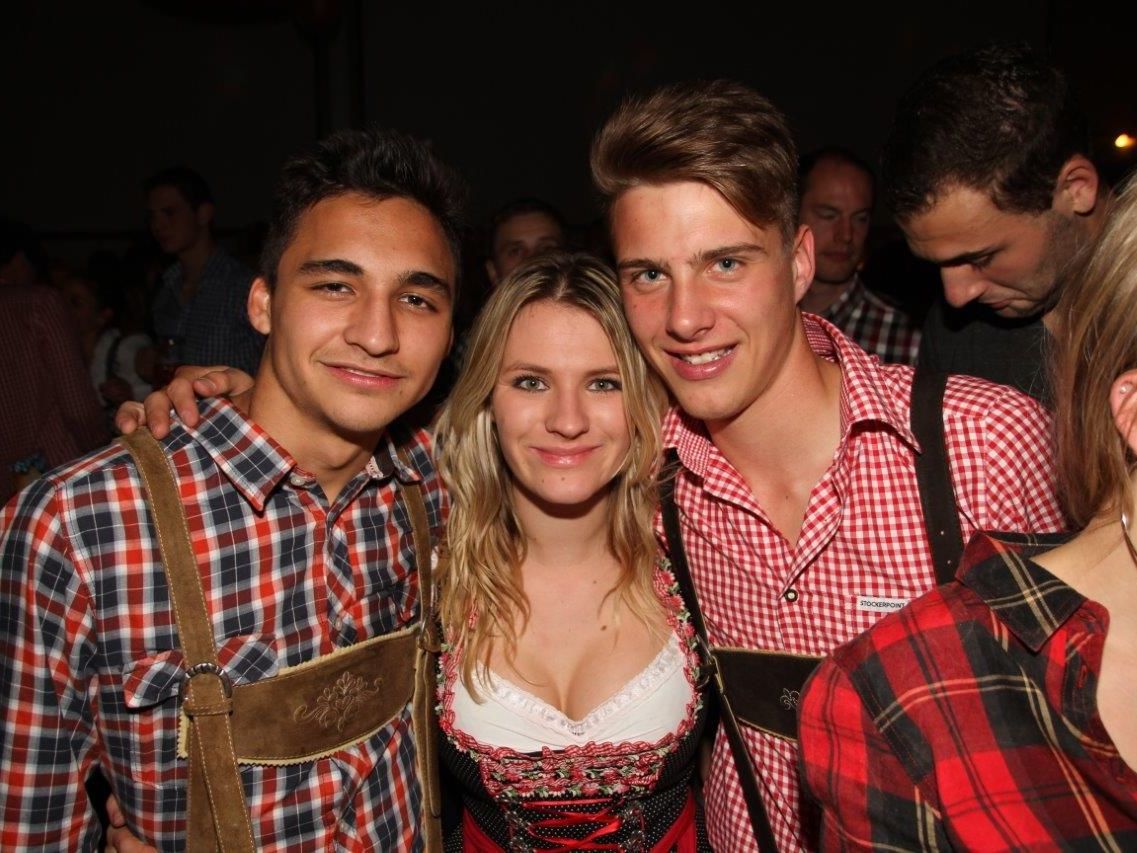 O'zapft is hieß es am Samstag beim Oktoberfest derMeininger Kicker. O'zapft is hieß es am Samstag beim Oktoberfest derMeininger Kicker.