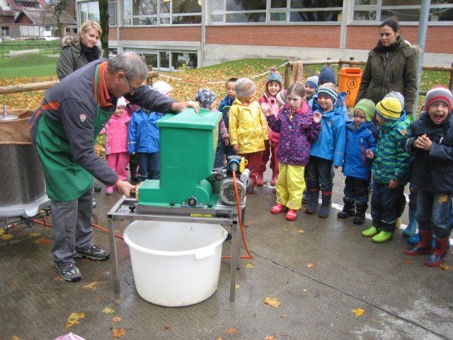 Mosten mit dem Kindergarten Mosten mit dem Kindergarten