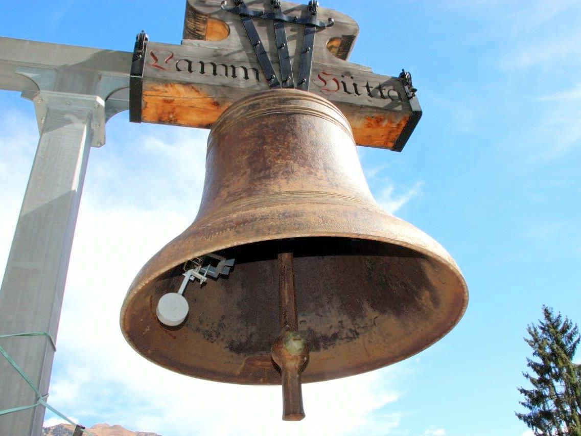 Die mächtige Glocke auf der Lammhütta ist ein wunderbarer Blickfang. Die mächtige Glocke auf der Lammhütta ist ein wunderbarer Blickfang.