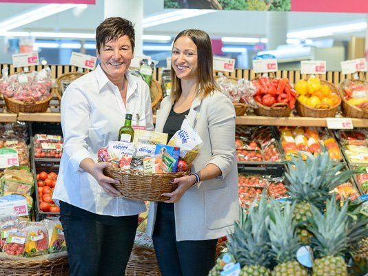 Maria Heidegger (Marktleitung Sutterlüty Egg) und die Pressesprecherin Katharina Rehm. Maria Heidegger (Marktleitung Sutterlüty Egg) und die Pressesprecherin Katharina Rehm.