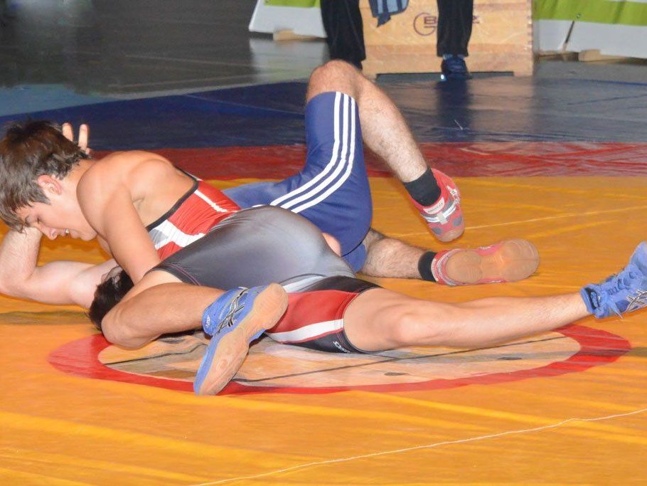 Raul Häusle gewinnt gegen Matiev Schamil, Vizestaatsmeister der Junioren Raul Häusle gewinnt gegen Matiev Schamil, Vizestaatsmeister der Junioren