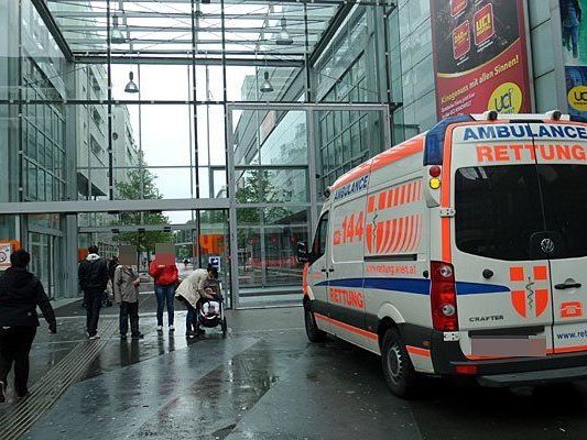 Nach einer Rauferei im "SOHO" in der Millennium City kam es zu einem Rettungseinsatz Nach einer Rauferei im "SOHO" in der Millennium City kam es zu einem Rettungseinsatz