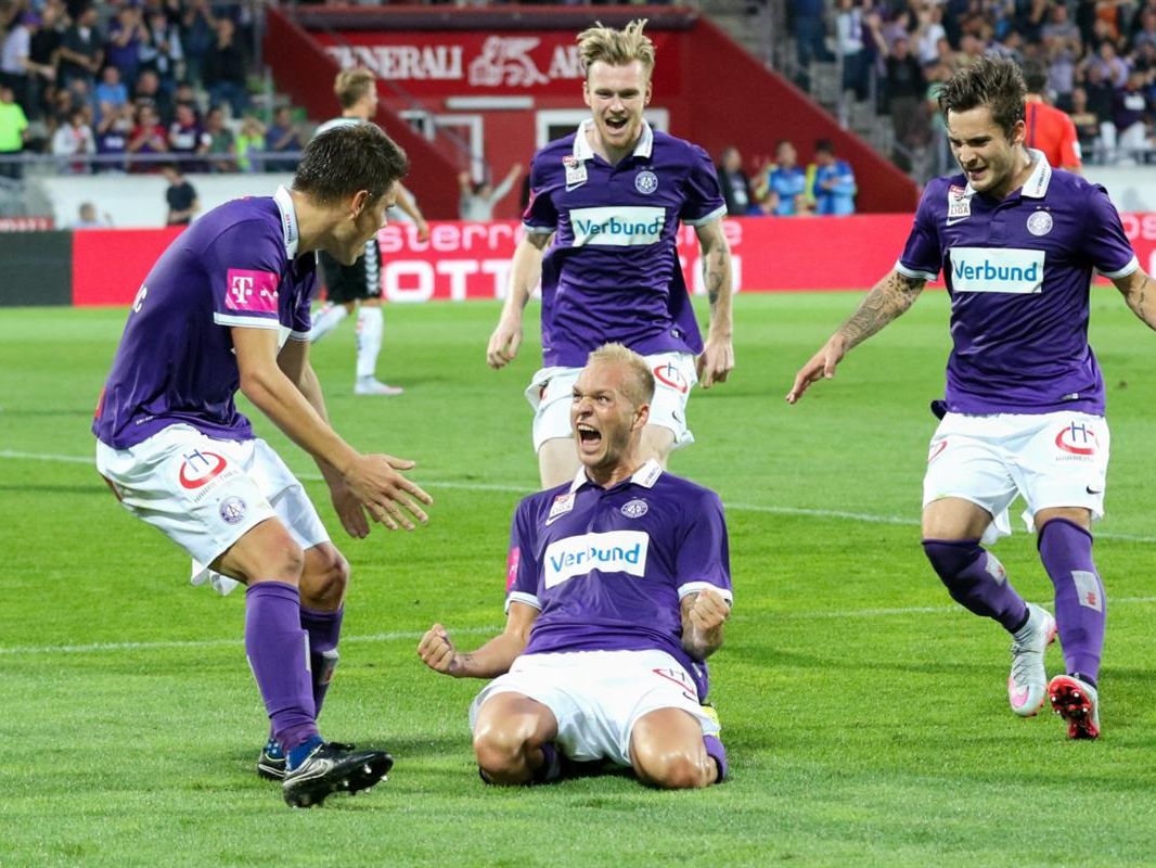 24 Fans bekommen die Gelegenheit, gegen die Austria-Profis zu spielen. 24 Fans bekommen die Gelegenheit, gegen die Austria-Profis zu spielen.