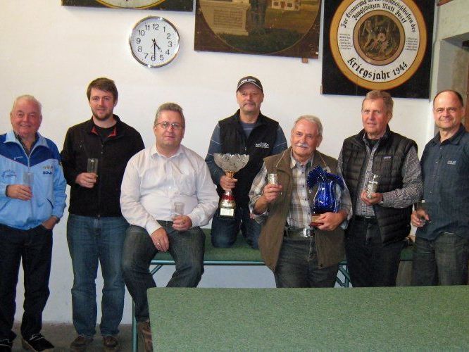 vl. Josef Kessler, Michael Vedder, Günther Hillinger, Albert Müller, Georg Macek, Hans Moschner u. Manfred Weinzierl. vl. Josef Kessler, Michael Vedder, Günther Hillinger, Albert Müller, Georg Macek, Hans Moschner u. Manfred Weinzierl.