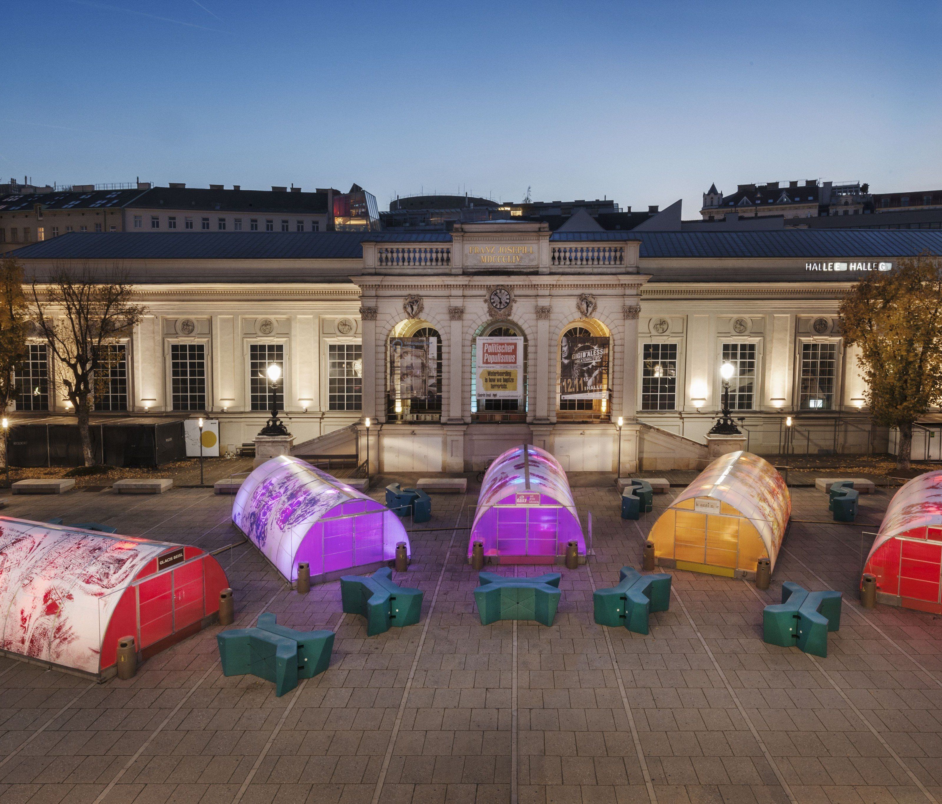 Die Eispavillons beim "Winter im MQ". Die Eispavillons beim "Winter im MQ".