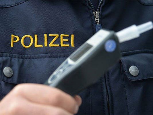 Der Mann hatte betrunken den Unfall verursacht. Der Mann hatte betrunken den Unfall verursacht.