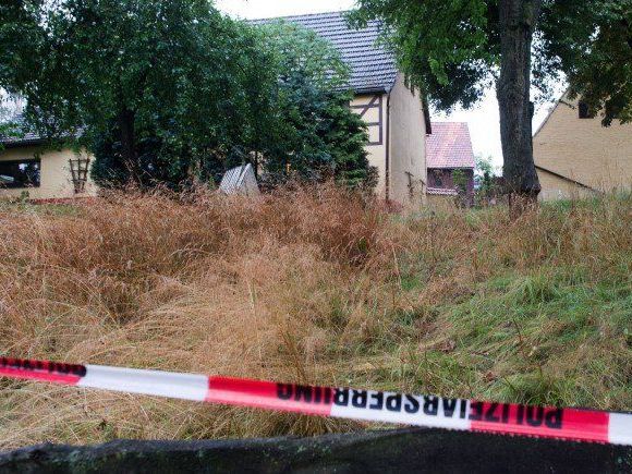 Nach einem Brand im Bezirk Wiener Neustadt wurde eine Leiche entdeckt. Nach einem Brand im Bezirk Wiener Neustadt wurde eine Leiche entdeckt.