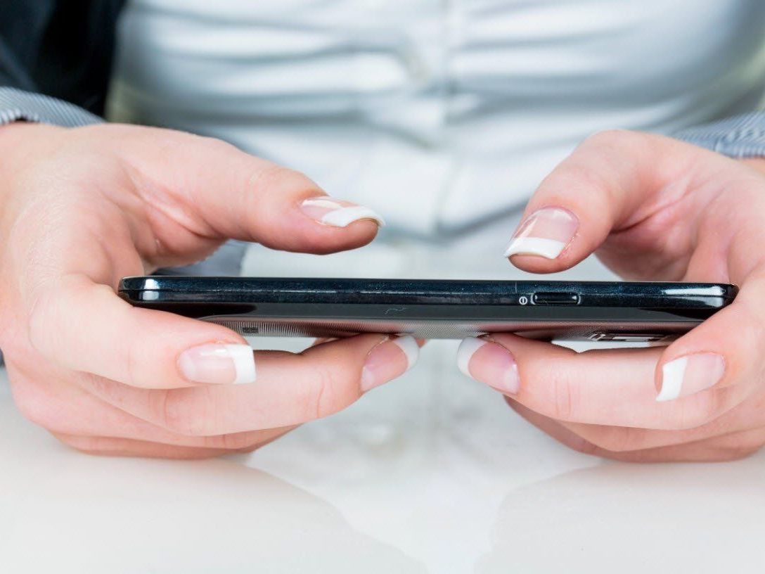 Ständig erreichbar sein zu müssen, kann zu großem Stress führen. Ständig erreichbar sein zu müssen, kann zu großem Stress führen.