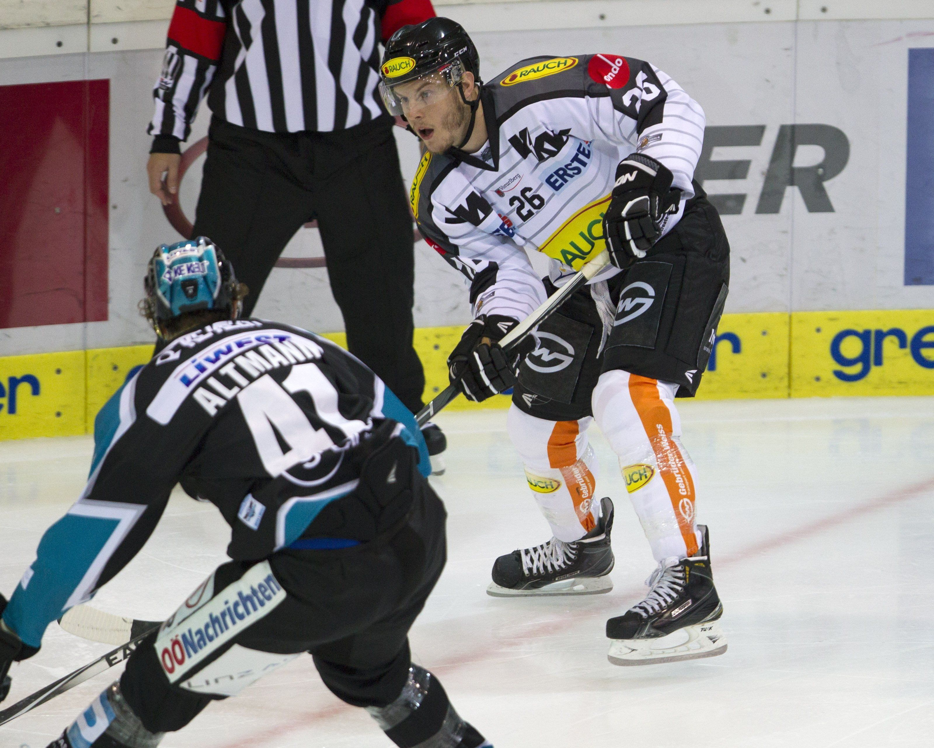 Nach dem 3:0 Sieg der Bulldogs in Linz letzten Freitag sind die Stahlstädter jetzt heiß auf eine Revanche im Dornbirner Messestadion. Nach dem 3:0 Sieg der Bulldogs in Linz letzten Freitag sind die Stahlstädter jetzt heiß auf eine Revanche im Dornbirner Messestadion.
