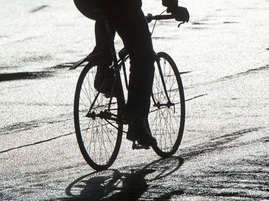 Ein Radfahrer wurde attackiert und mit einem Messer malträtiert Ein Radfahrer wurde attackiert und mit einem Messer malträtiert