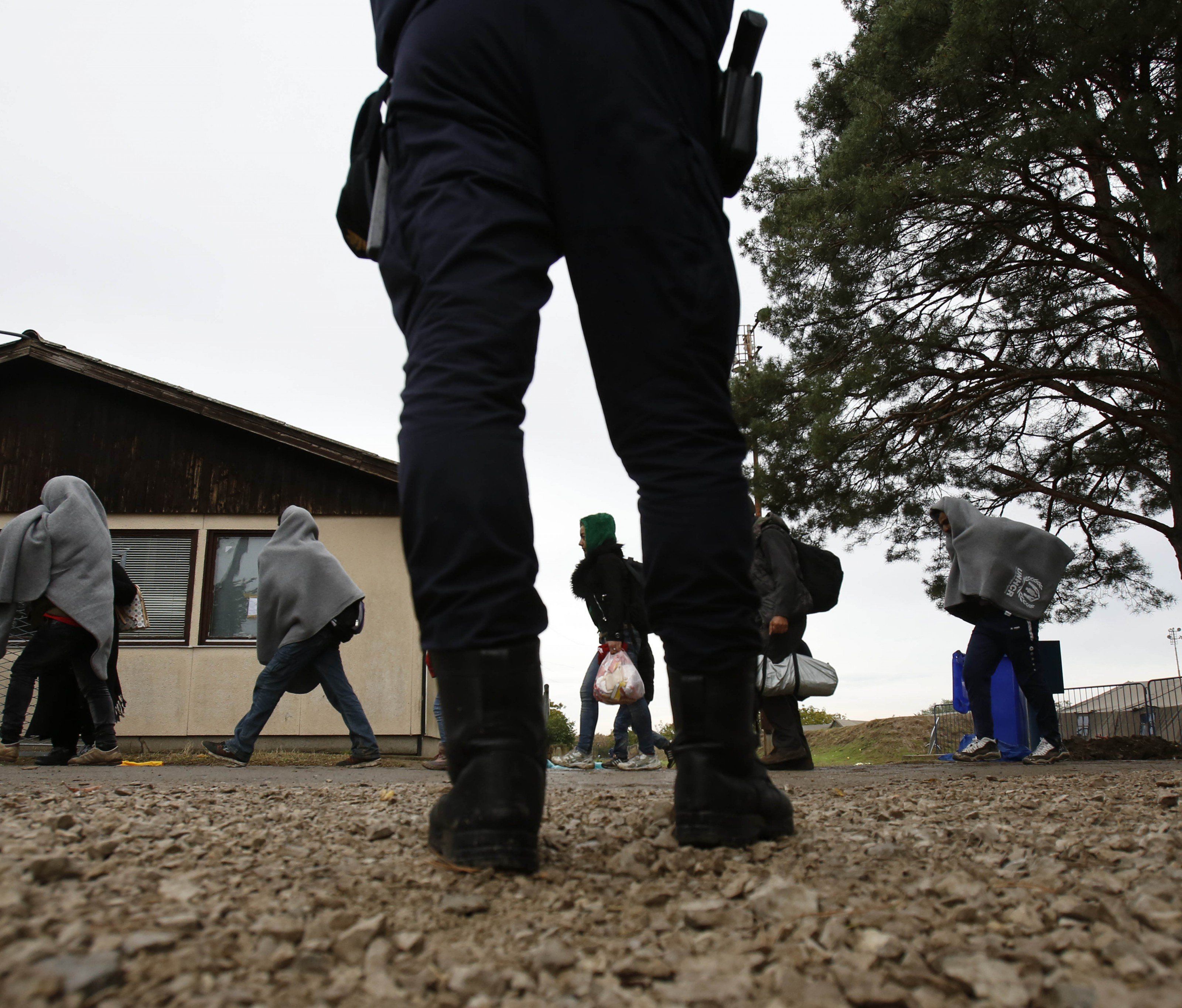 Ungarn schließt die Grüne Grenze. Ungarn schließt die Grüne Grenze.