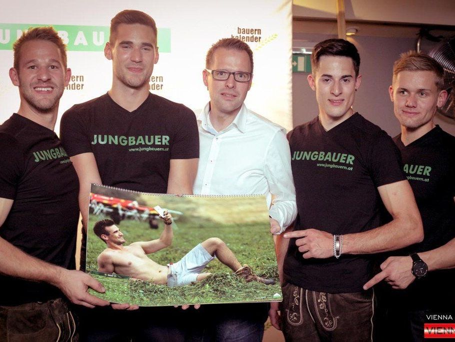 Jungbauern bei der Kalender-Präsentation Jungbauern bei der Kalender-Präsentation