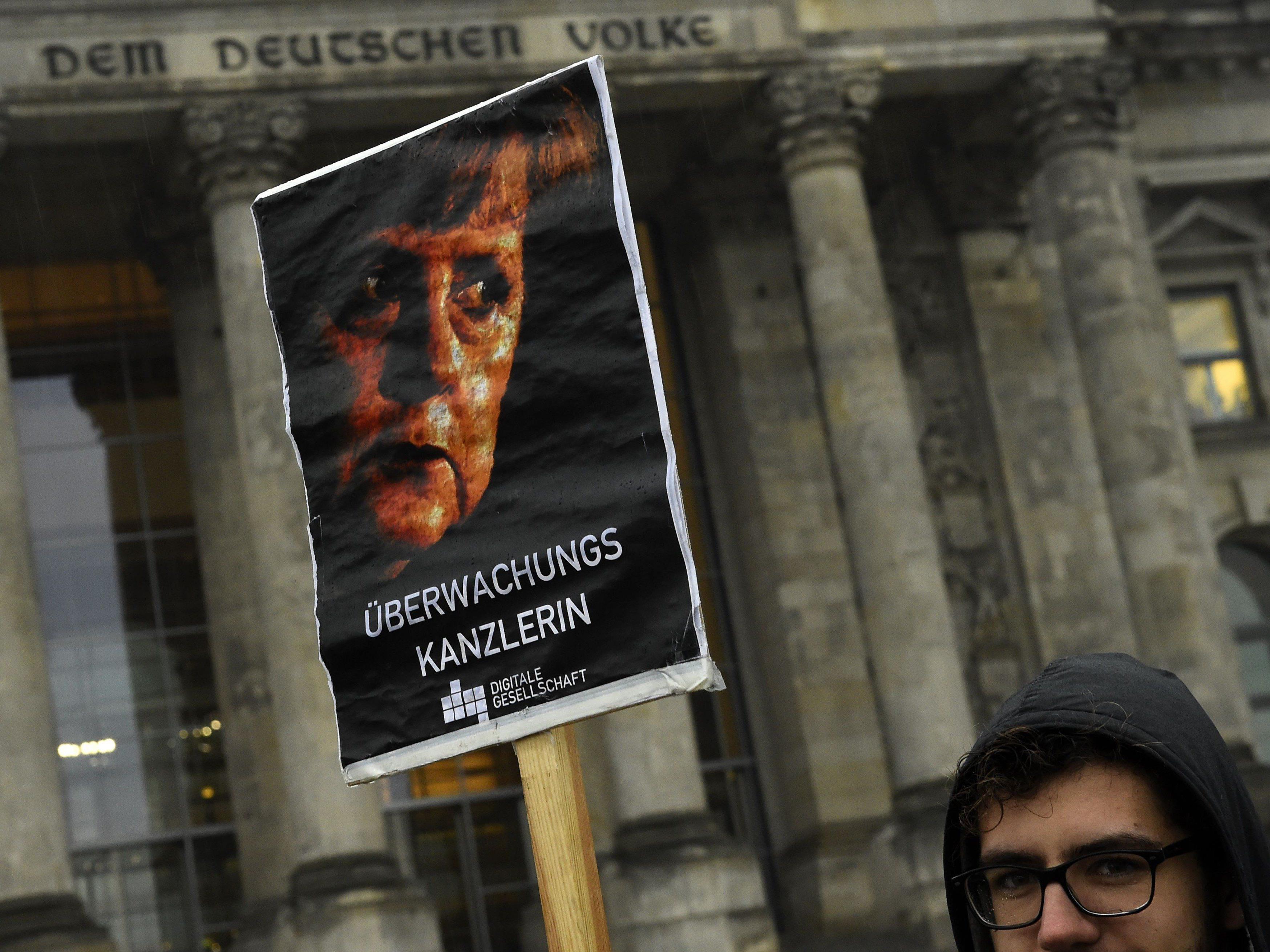 Während im Bundestag die VDS beschlossen wurde, demonstrierten davor Überwachungsgegner.