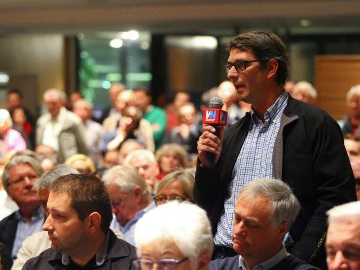 Engagierte Debatte. Engagierte Debatte.