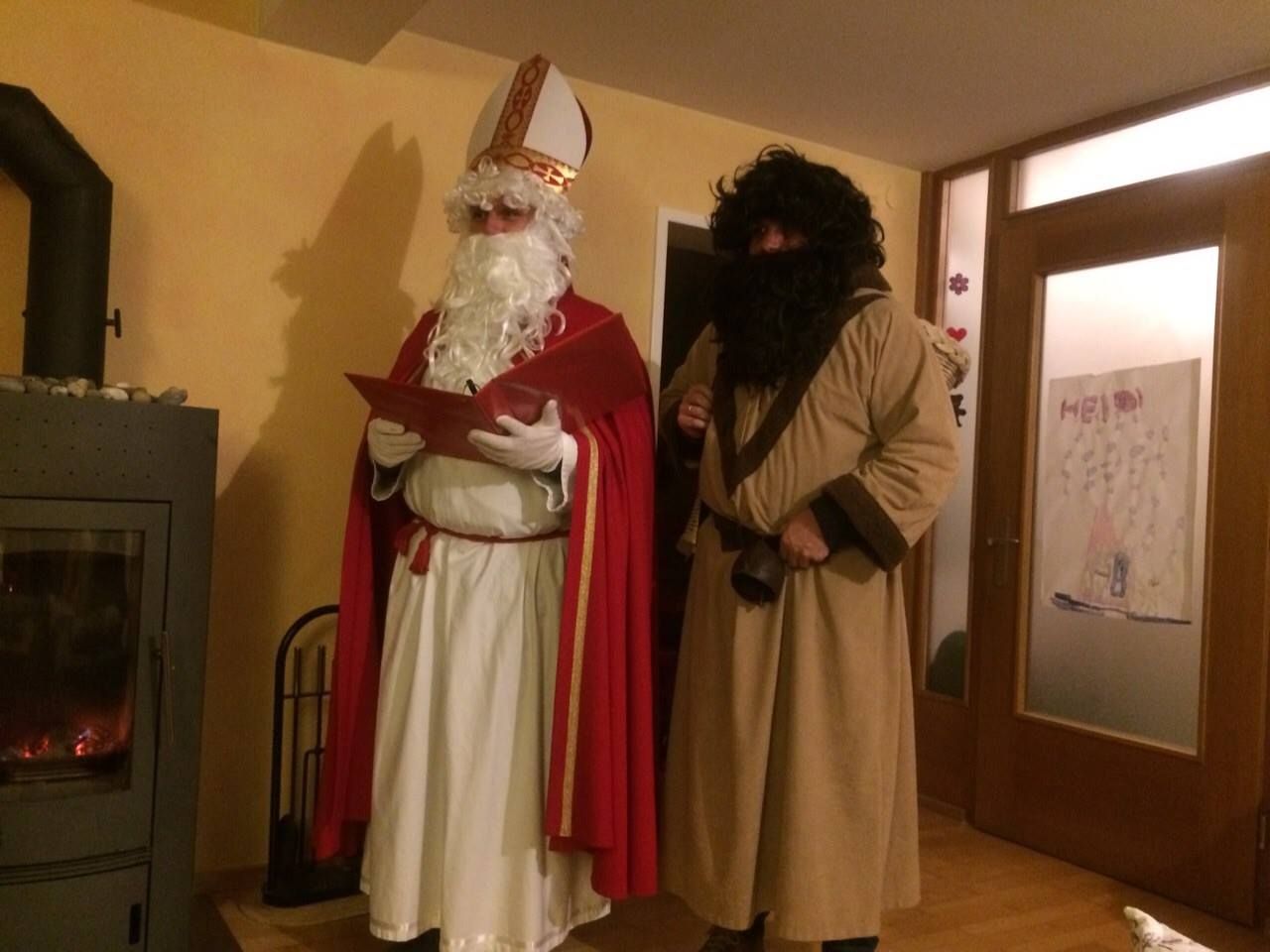 Der Nikolaus kommt wieder ins Haus! Der Nikolaus kommt wieder ins Haus!