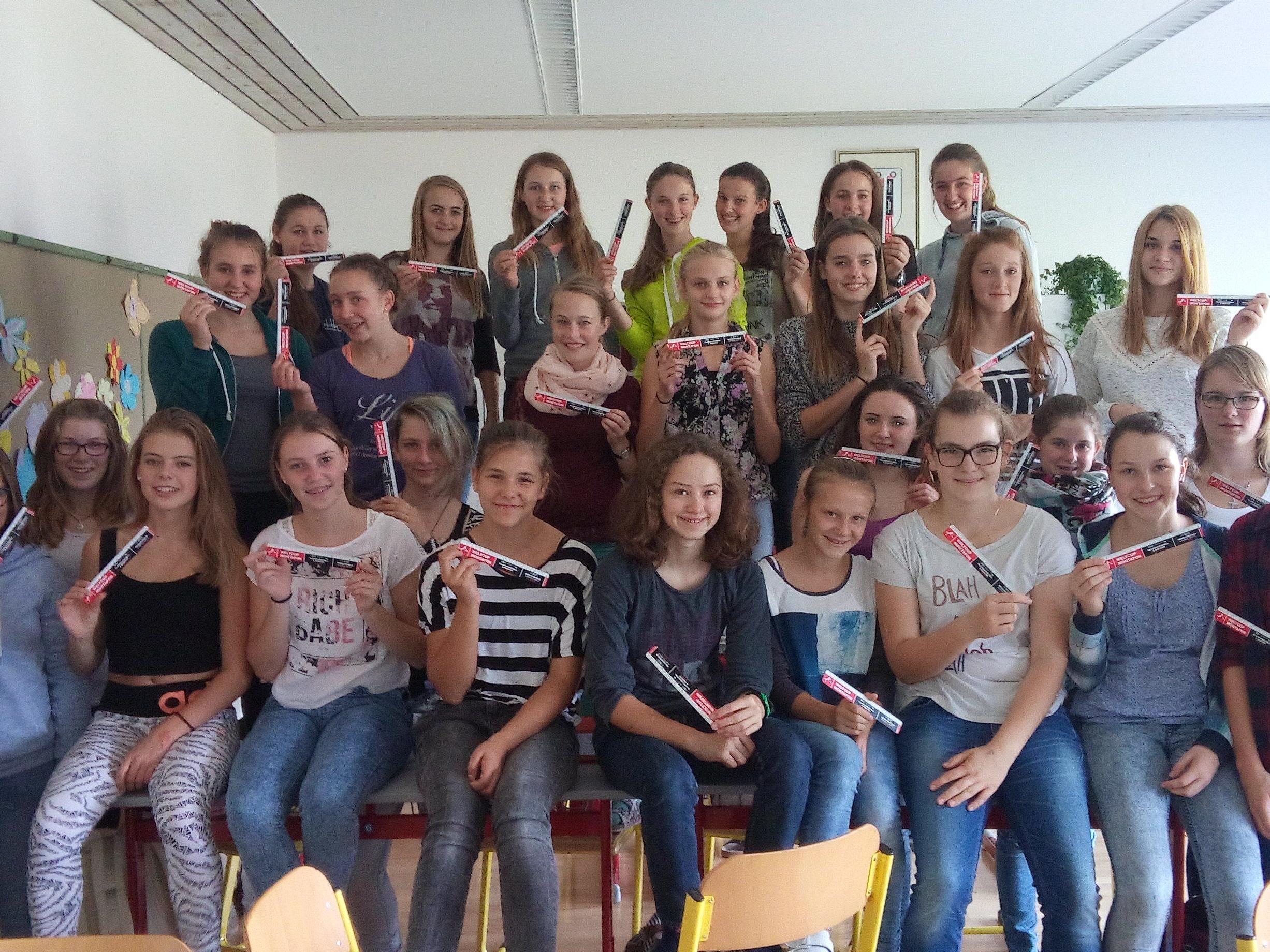 Die SchülerInnen des BSBZ in Hohenems hatten sichtlich Freude am neuen Unterrichtsmaterial.