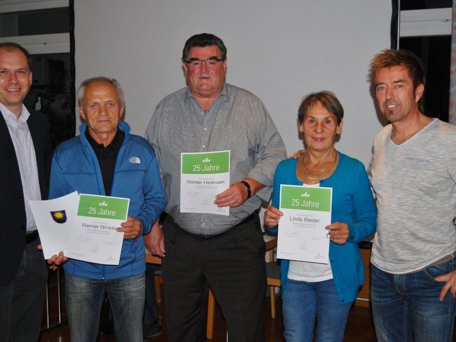 Gratulation allen Geehrten seitens der Vereinsleitung und der Gemeinde Nüziders Gratulation allen Geehrten seitens der Vereinsleitung und der Gemeinde Nüziders