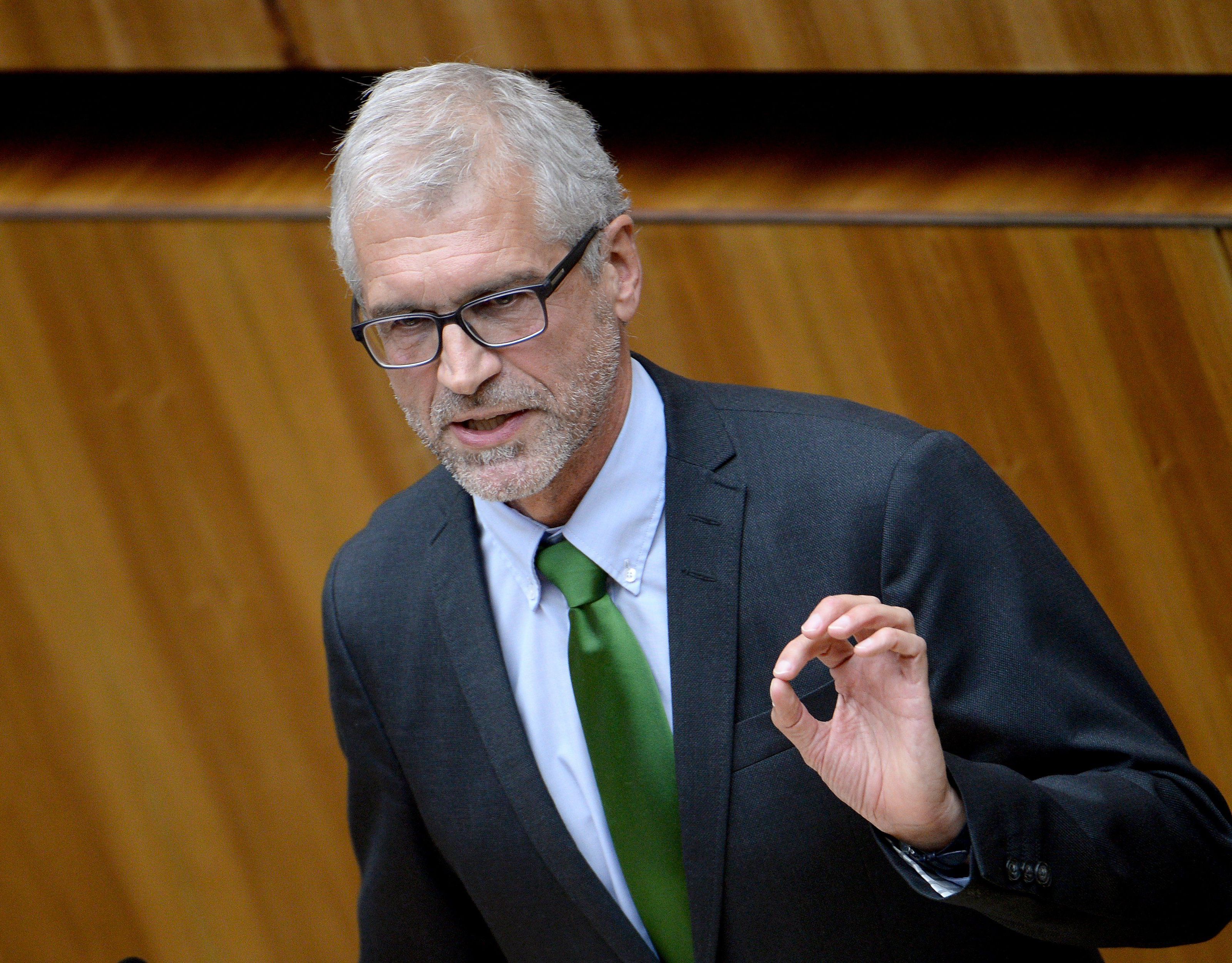 Harald Walser fordert Schallschutzwände in Altach. Harald Walser fordert Schallschutzwände in Altach.