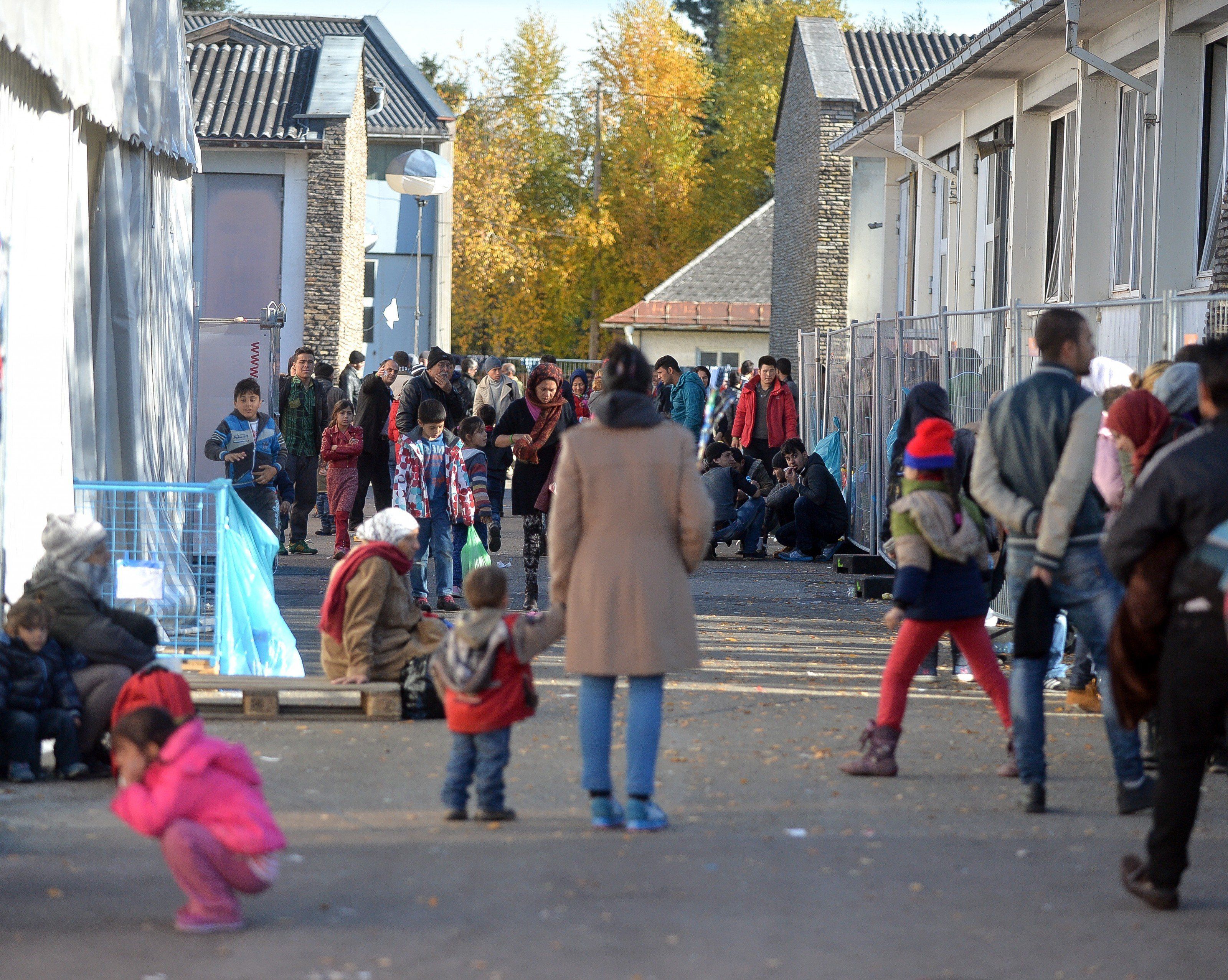 Rund 70.000 Asylwerber in Quartieren untergebracht - Seite Jahresbeginn 40.000 Plätze geschaffen. Rund 70.000 Asylwerber in Quartieren untergebracht - Seite Jahresbeginn 40.000 Plätze geschaffen.