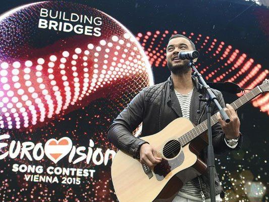 Guy Sebastian durfte als erster Künstler für Australien beim ESC in Wien antreten. Guy Sebastian durfte als erster Künstler für Australien beim ESC in Wien antreten.