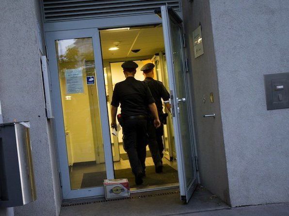 Mann die Kehle durchgeschnitten, Leiche versteckt: Mordprozess Mann die Kehle durchgeschnitten, Leiche versteckt: Mordprozess