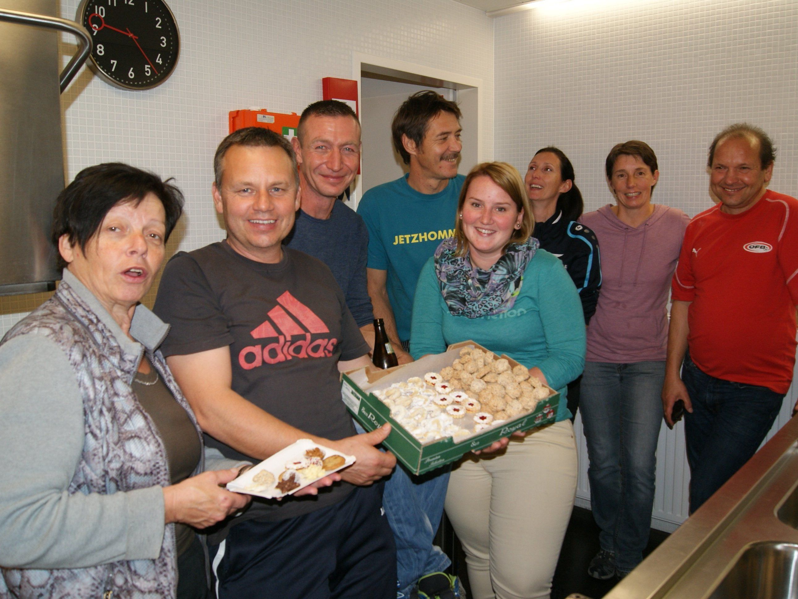 Auch die Altherren vom FC Übersaxen haben für den Krömlemarkt Keksle gebacken. Auch die Altherren vom FC Übersaxen haben für den Krömlemarkt Keksle gebacken.