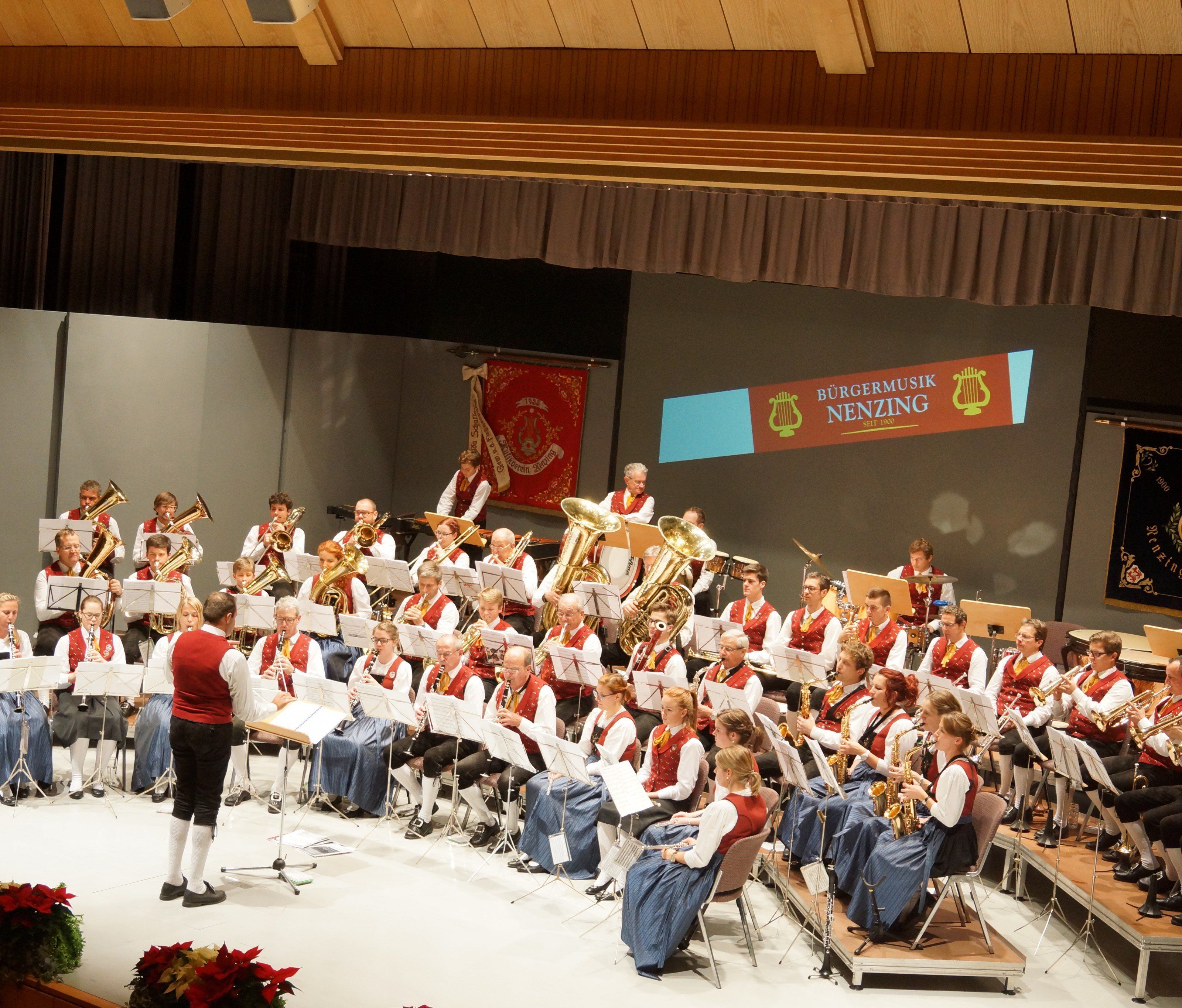 47 Musikantinnen und Musikanten zeigten am 1. Adventsonntag was sie können. 47 Musikantinnen und Musikanten zeigten am 1. Adventsonntag was sie können.