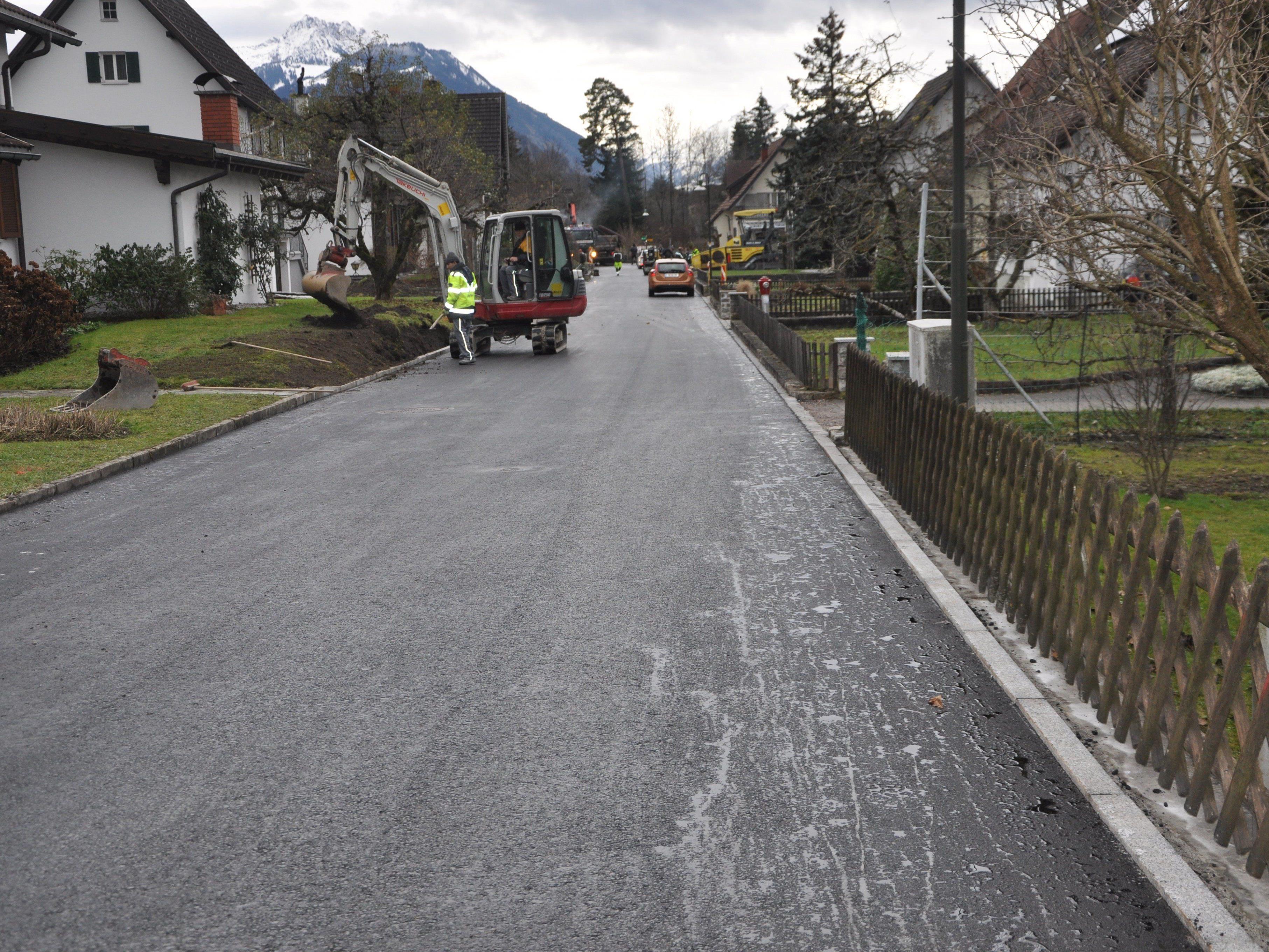 Im Laufe der Woche werden die letzten Arbeiten bei der Sanierung der Frutzstraße durchgeführt.
