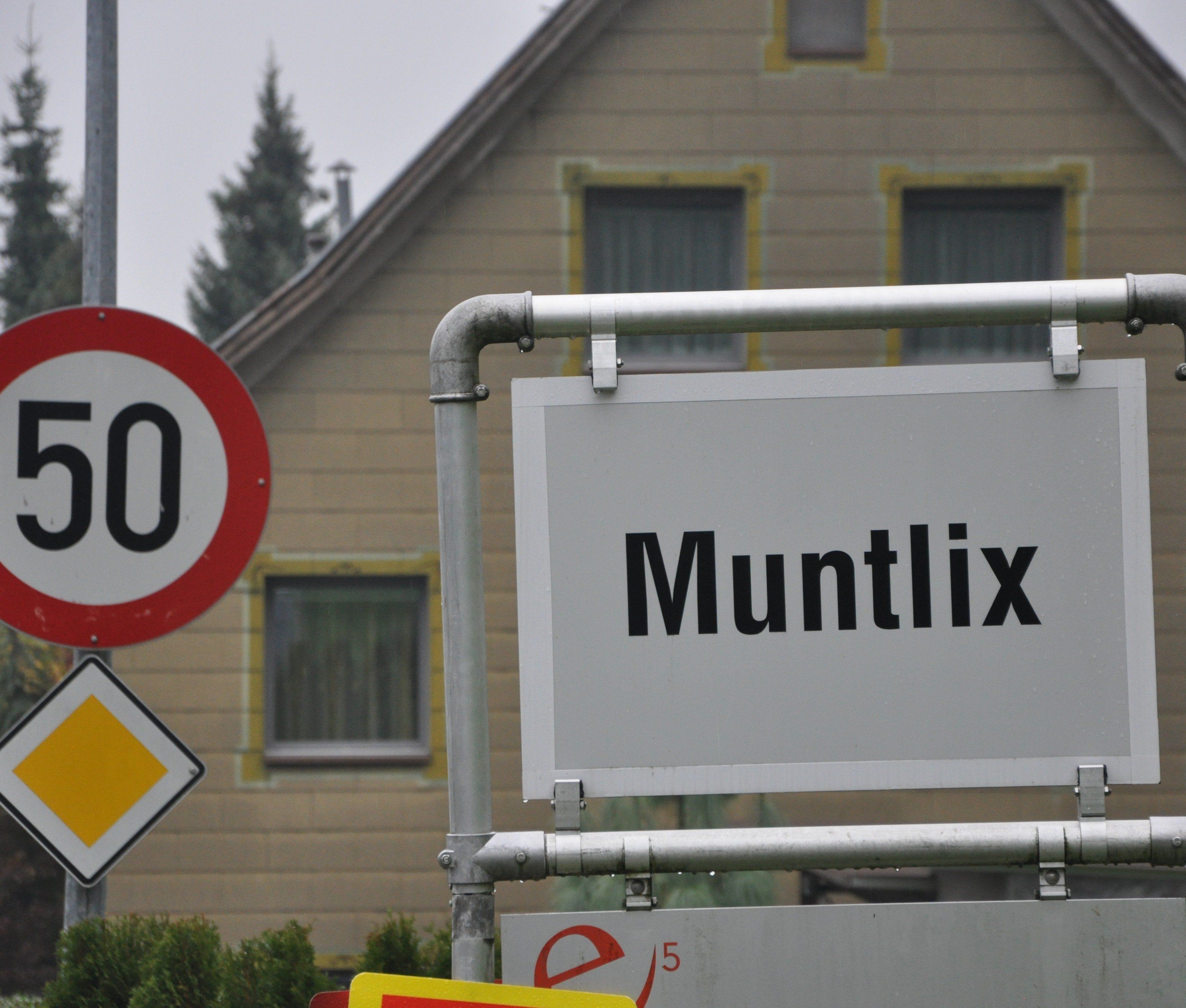 So könnten sie aussehen die neuen zusätzlich anzubringenden Ortstafeln vun Muntlix und Batschuns. So könnten sie aussehen die neuen zusätzlich anzubringenden Ortstafeln vun Muntlix und Batschuns.