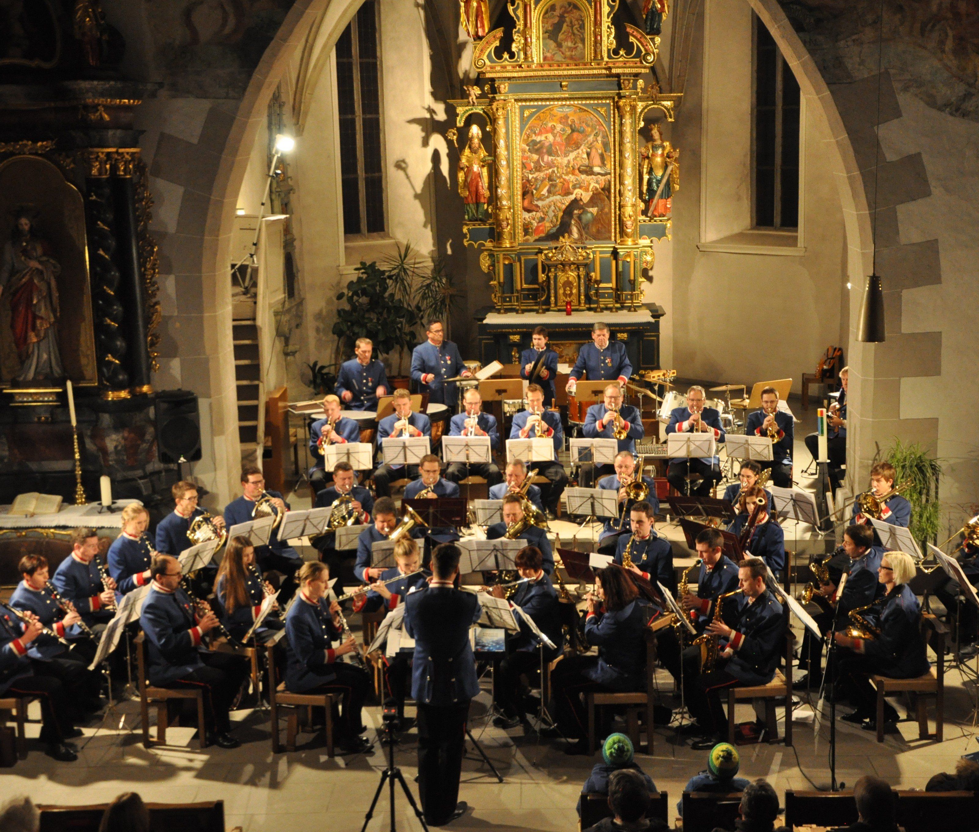 Be-swingt in den Advent Blasmusik vom Feinsten mit der Gemeindemusik Götzis 1824 in der alten Kirche. Be-swingt in den Advent Blasmusik vom Feinsten mit der Gemeindemusik Götzis 1824 in der alten Kirche.