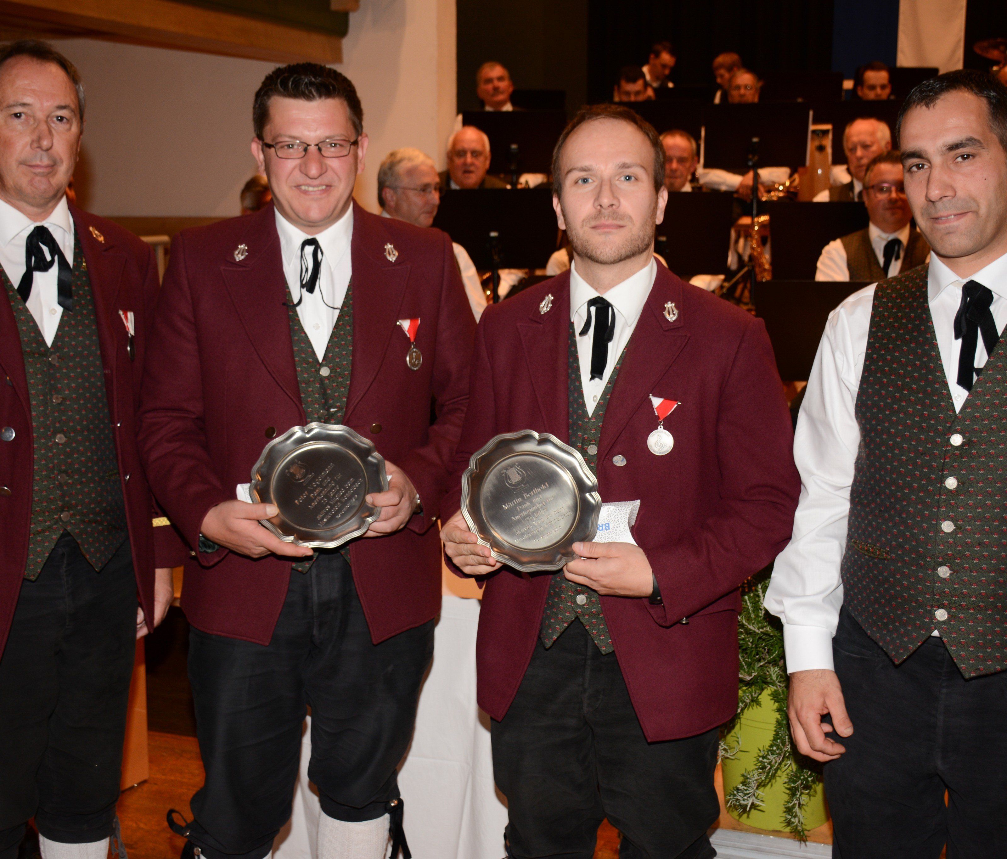 Obmann u. Kpm. mit den Jubilaren Obmann u. Kpm. mit den Jubilaren