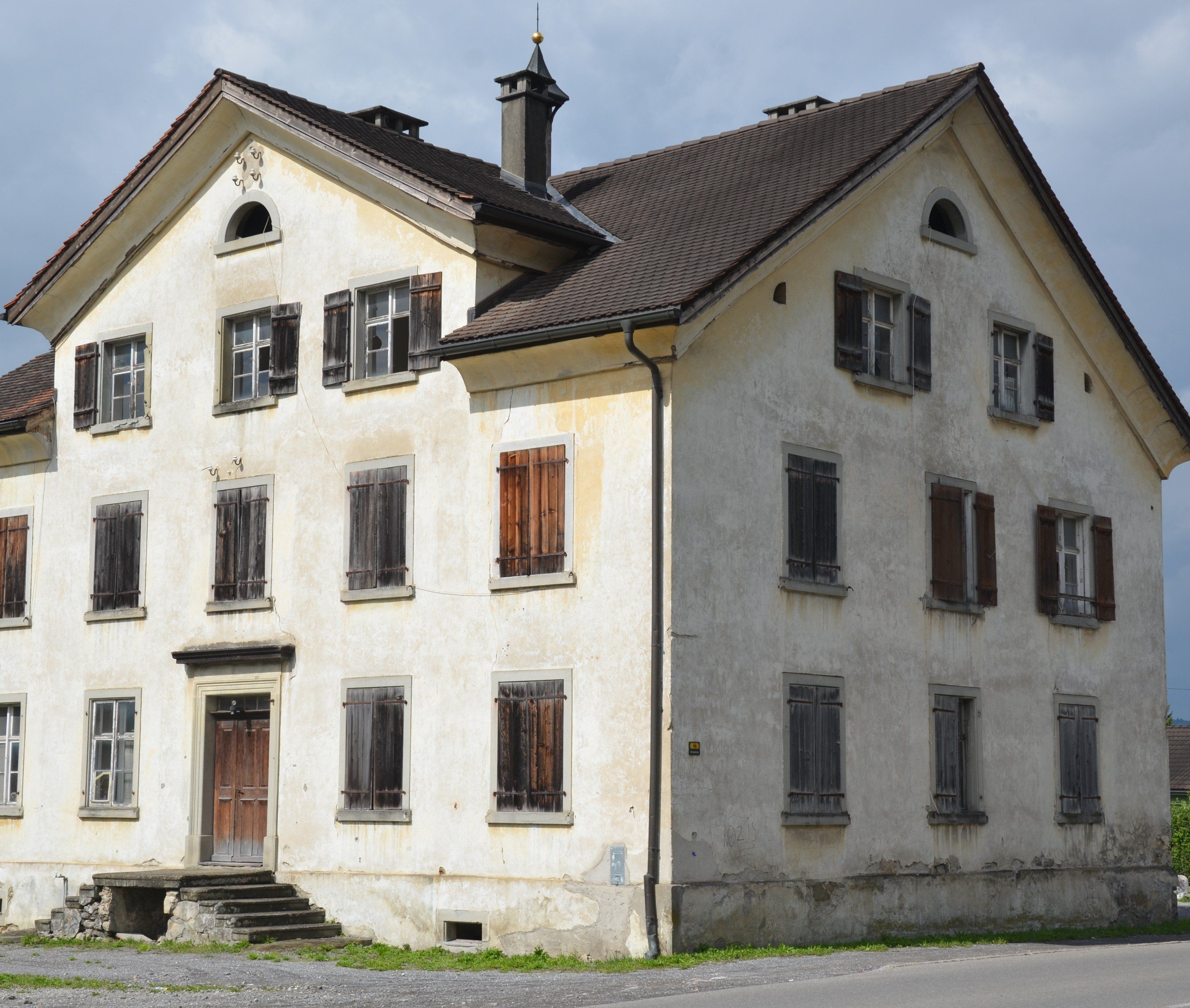 Das Armenhaus in Zwischenwasser wird im kommenden Jahr saniert. 6 Wohnungen finden darin Platz. Das Armenhaus in Zwischenwasser wird im kommenden Jahr saniert. 6 Wohnungen finden darin Platz.