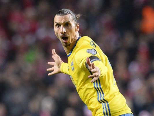 Zlatan Ibrahimović schoss drei der vier Schweden-Tore gegen Dänemark.