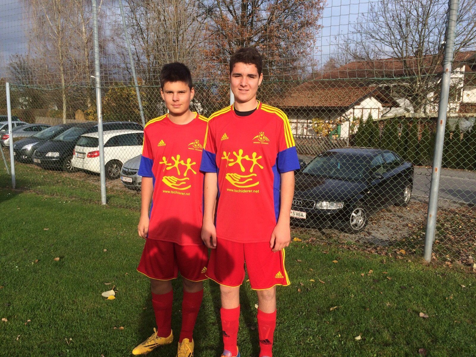 Das neue Dress gesponsert von Frau Dr. Reyhan Tischderer Das neue Dress gesponsert von Frau Dr. Reyhan Tischderer