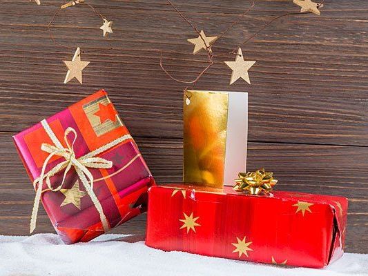 Herr und Frau Österreicher lassen sich Weihnachtsgeschenke einiges kosten Herr und Frau Österreicher lassen sich Weihnachtsgeschenke einiges kosten