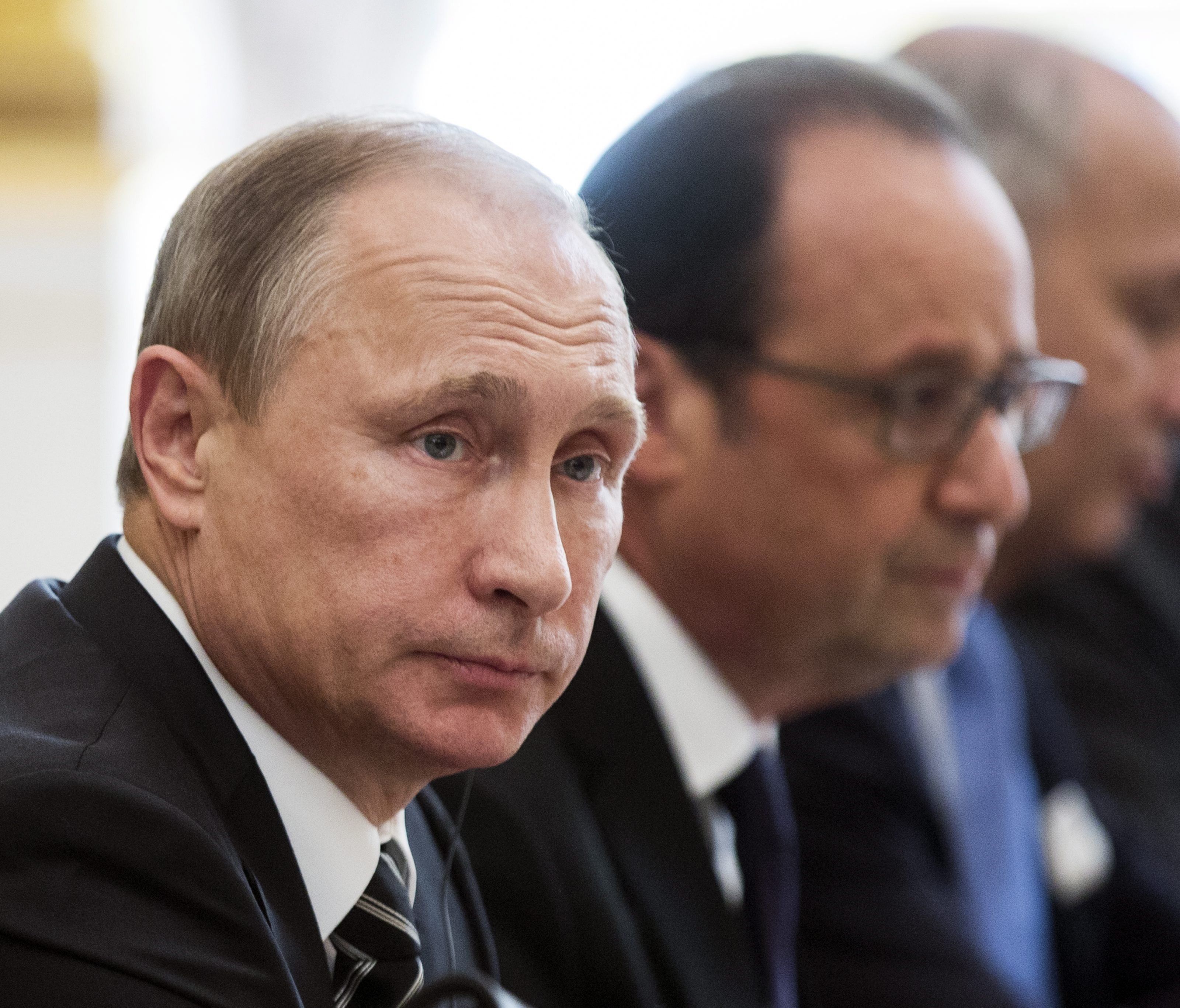 Frankreich und Russland schmieden Allianz im Kampf gegen Islamisten. Frankreich und Russland schmieden Allianz im Kampf gegen Islamisten.