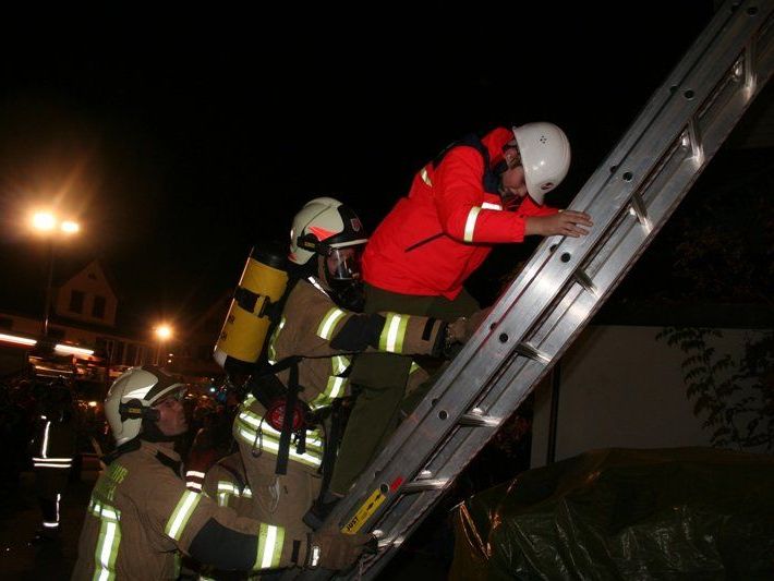 Jahresabschlussübung der Feuerwehr Lauterach Jahresabschlussübung der Feuerwehr Lauterach
