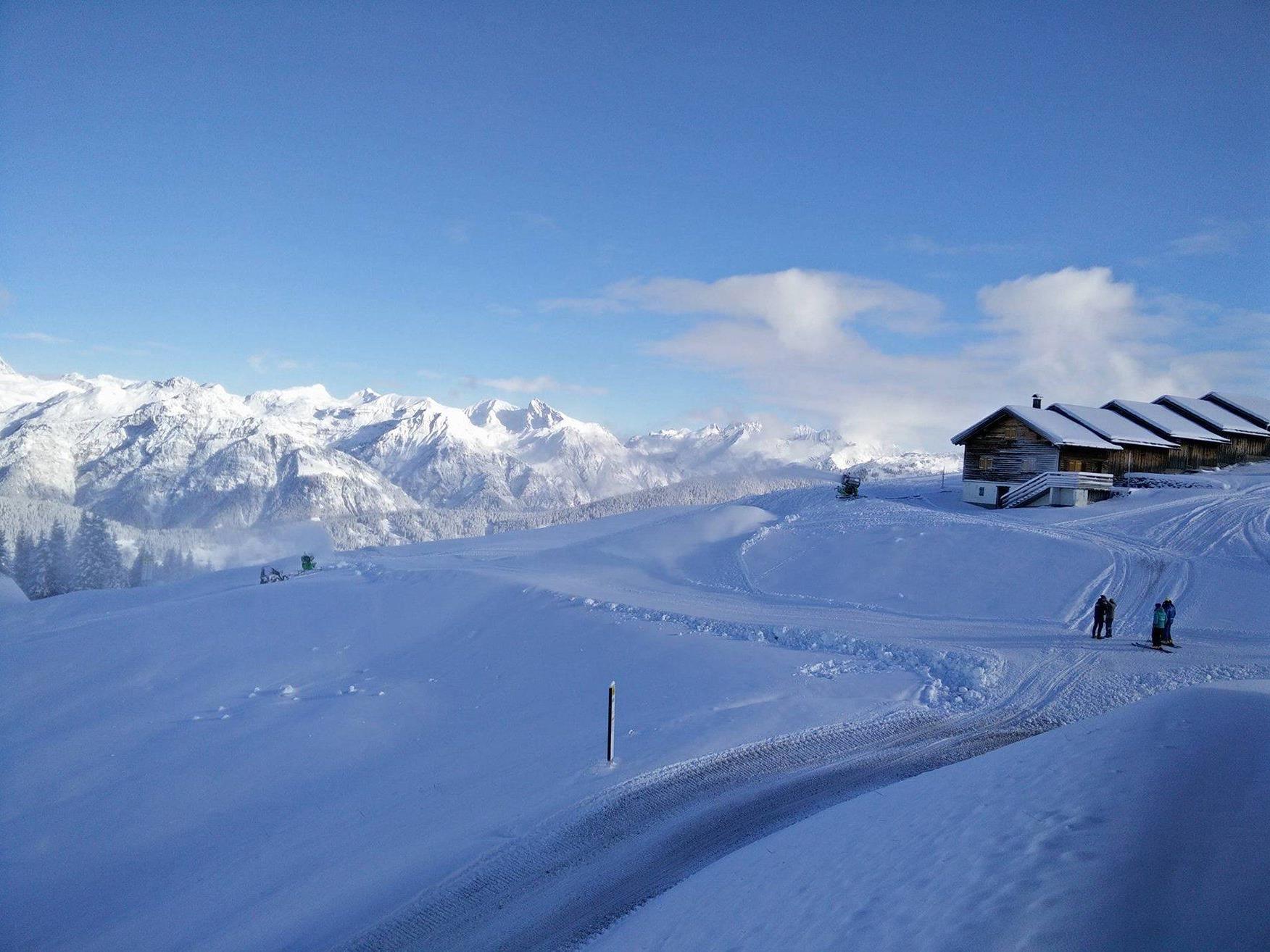 Blick auf die heutige Schneekontrolle: Schon ab dem vorgezogenen Saisonstart herrschen auf der Hochjoch-Seite der Silvretta Montafon ausgezeichnete Pistenbedingungen.