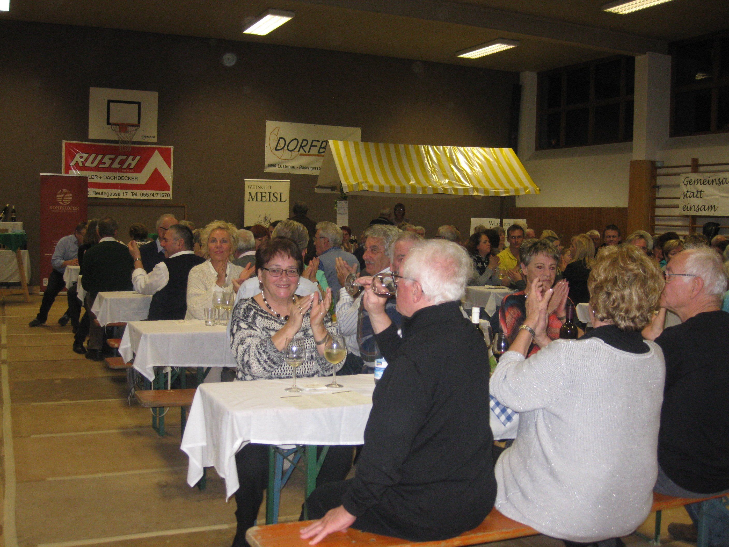 Weinfest des Seniorenringes Lustenau in der Radlerhalle Weinfest des Seniorenringes Lustenau in der Radlerhalle