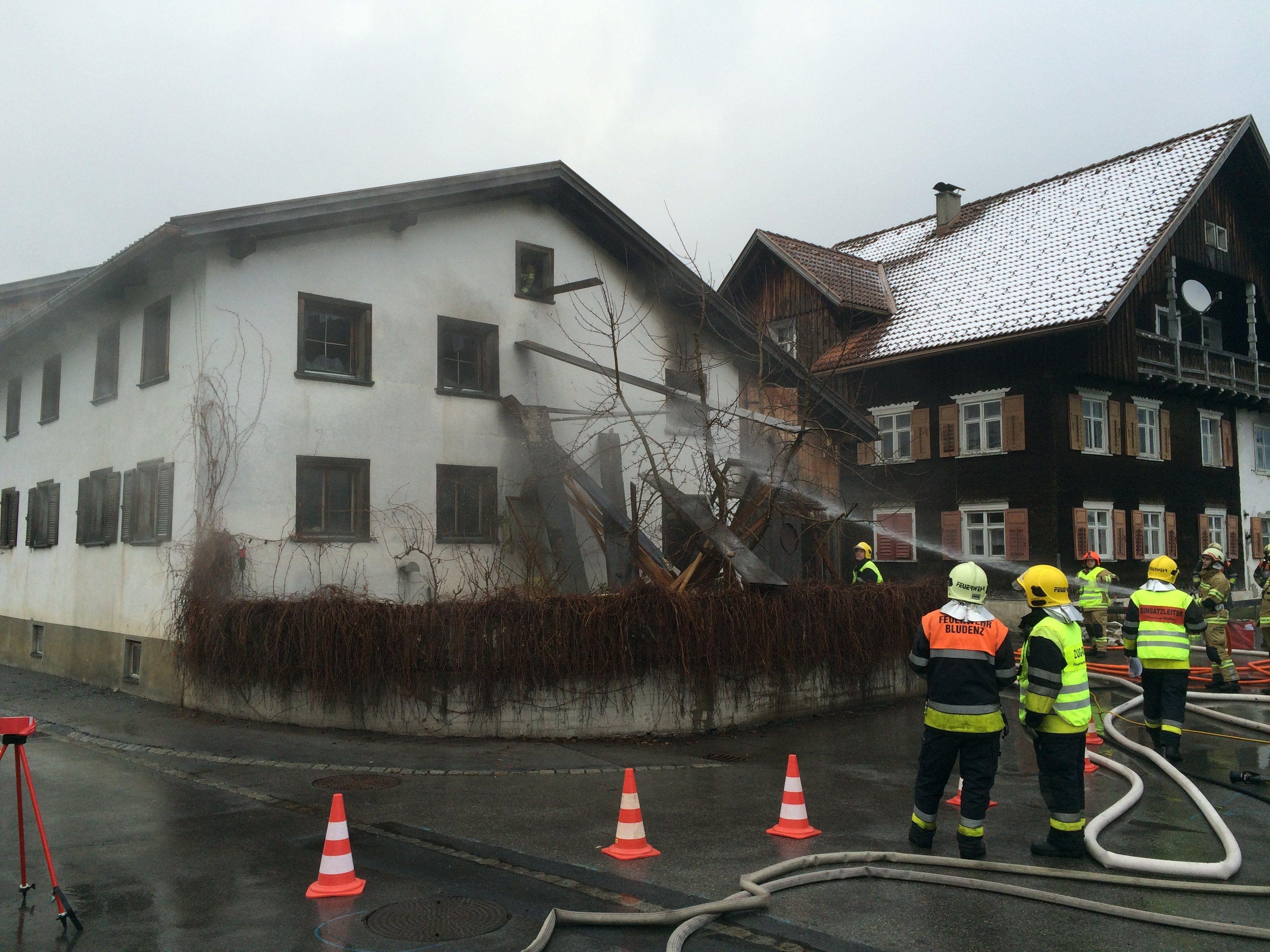 Ein Bauernhaus in Bludenz hat am Donnerstagmorgen Feuer gefangen.