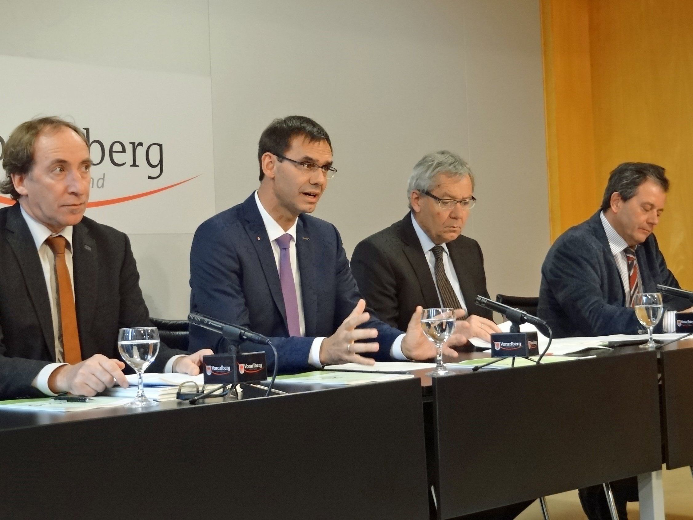 Landeshaushalt 2016: Keine Neuverschuldung - Bis zu 19,8 Mio. Euro an Rücklagen könnten aufgelöst werden Landeshaushalt 2016: Keine Neuverschuldung - Bis zu 19,8 Mio. Euro an Rücklagen könnten aufgelöst werden