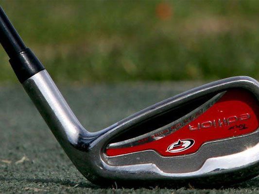 Mit Golfschläger und Gaspistole gingen die Männer aufeinander los. Mit Golfschläger und Gaspistole gingen die Männer aufeinander los.