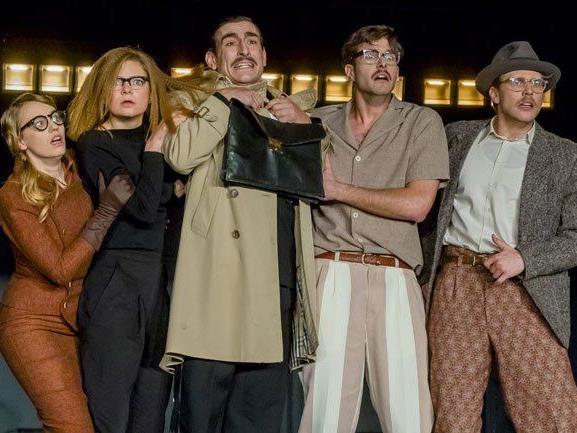 Ionesco-Inszenierung am Vorarlberger Landestheater nimmt belanglose Gespräche aufs Korn. Ionesco-Inszenierung am Vorarlberger Landestheater nimmt belanglose Gespräche aufs Korn.